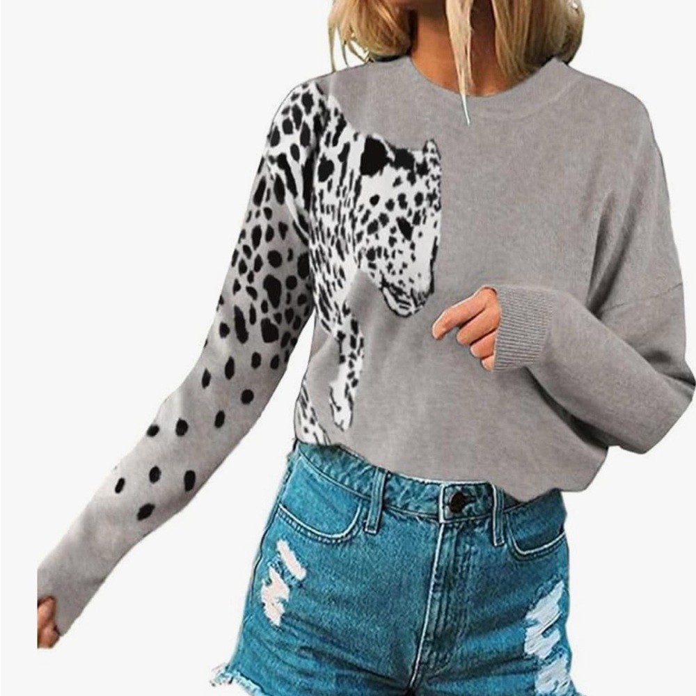 Chic Gray Leopard Print Women's Sweater